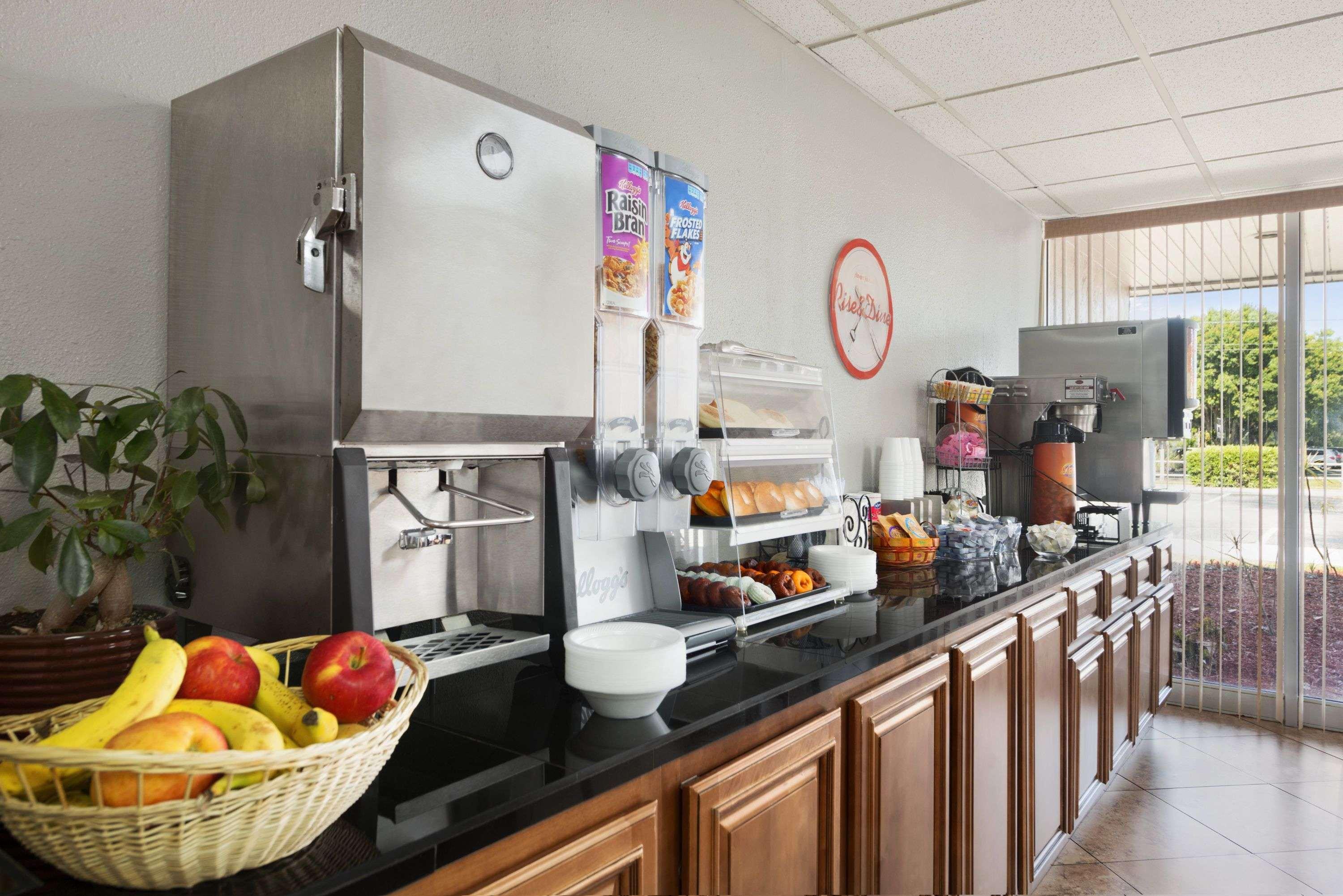 Howard Johnson By Wyndham Winter Haven Fl Ngoại thất bức ảnh